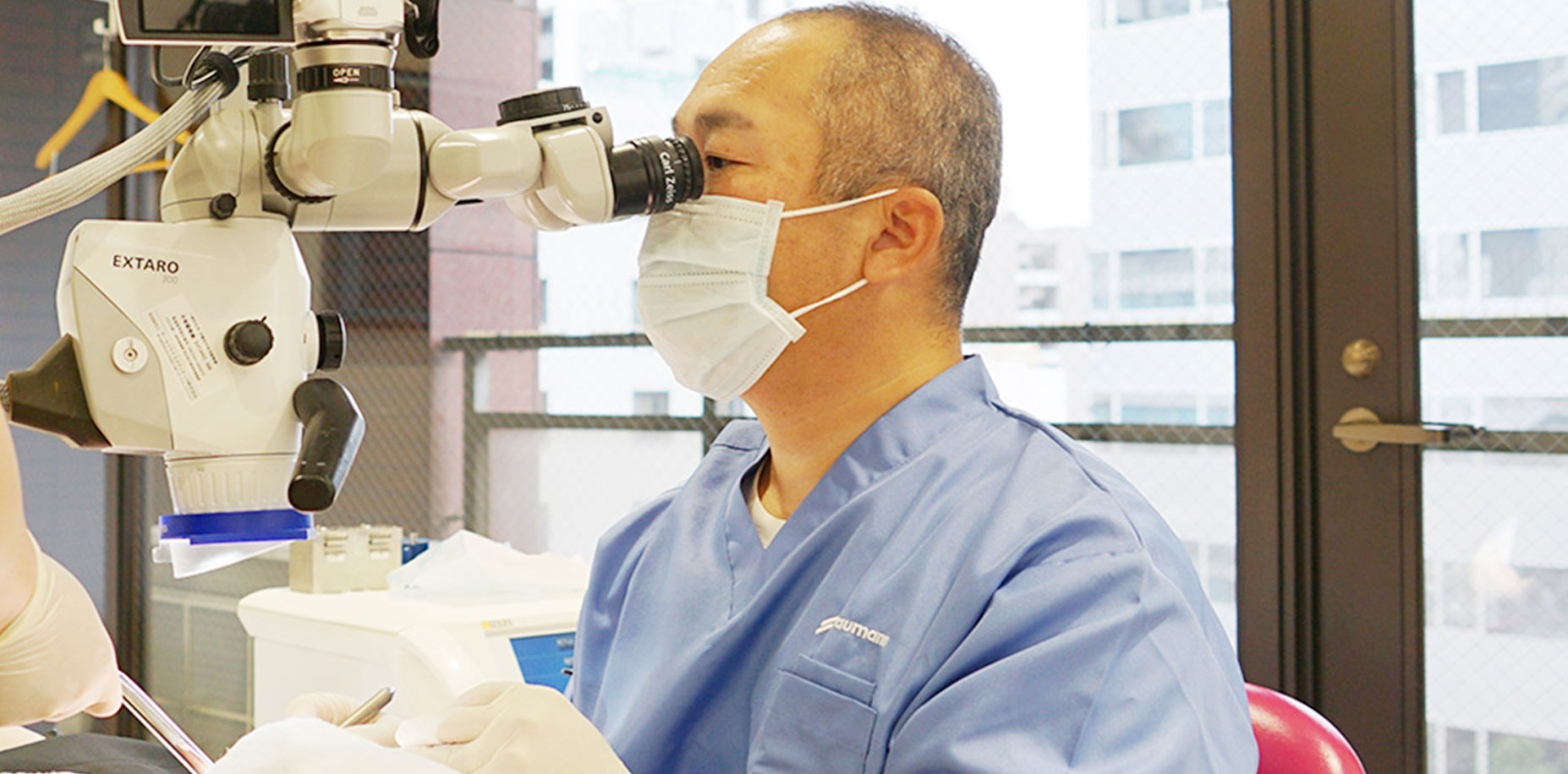 日本歯周病学会認定の「歯周専門医による高度な治療」